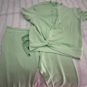 Stateside Light Green Sweat outfit